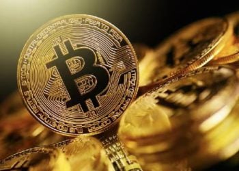 比特幣站回11萬美元！分析師警告：市場看跌情緒加劇，但不排除軋空劇本