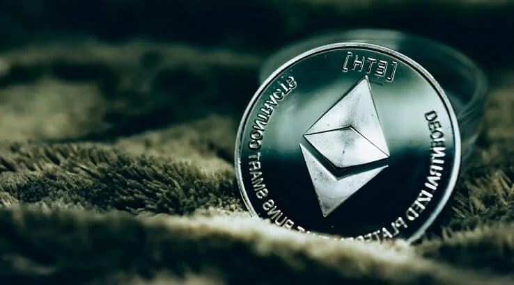 分析师称，以太坊(ETH)持稳在关键的2400美元价格上方，准备迎来上涨