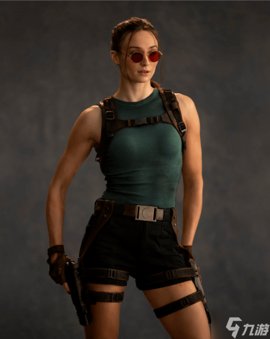 网友不买账！新版劳拉被P成悉尼妹