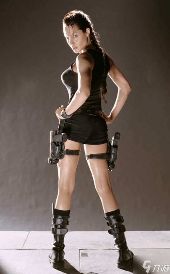 网友不买账！新版劳拉被P成悉尼妹