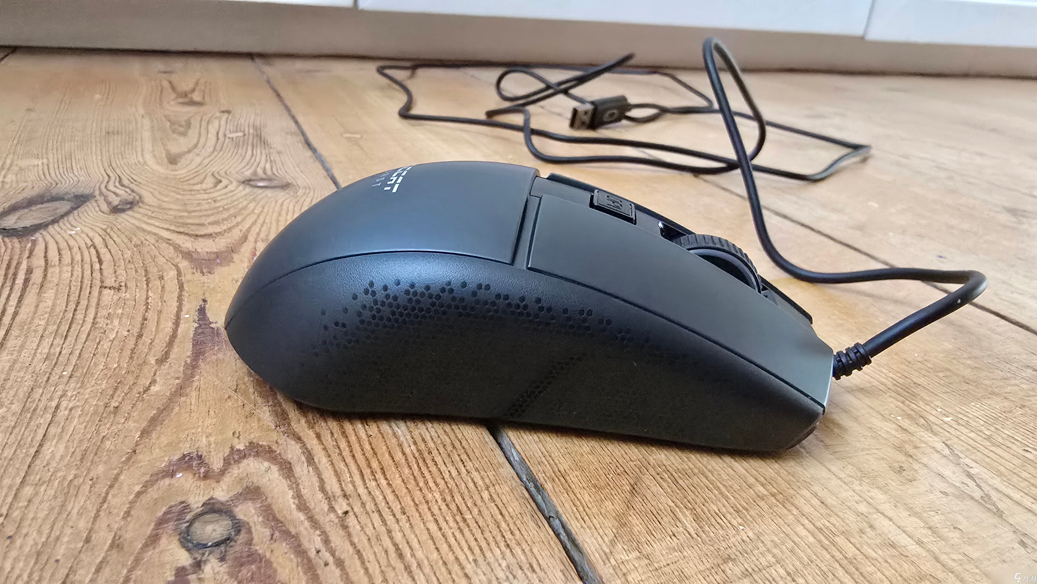 Roccat Burst Core 评测：一款 20 美元的鼠标能有多出色？